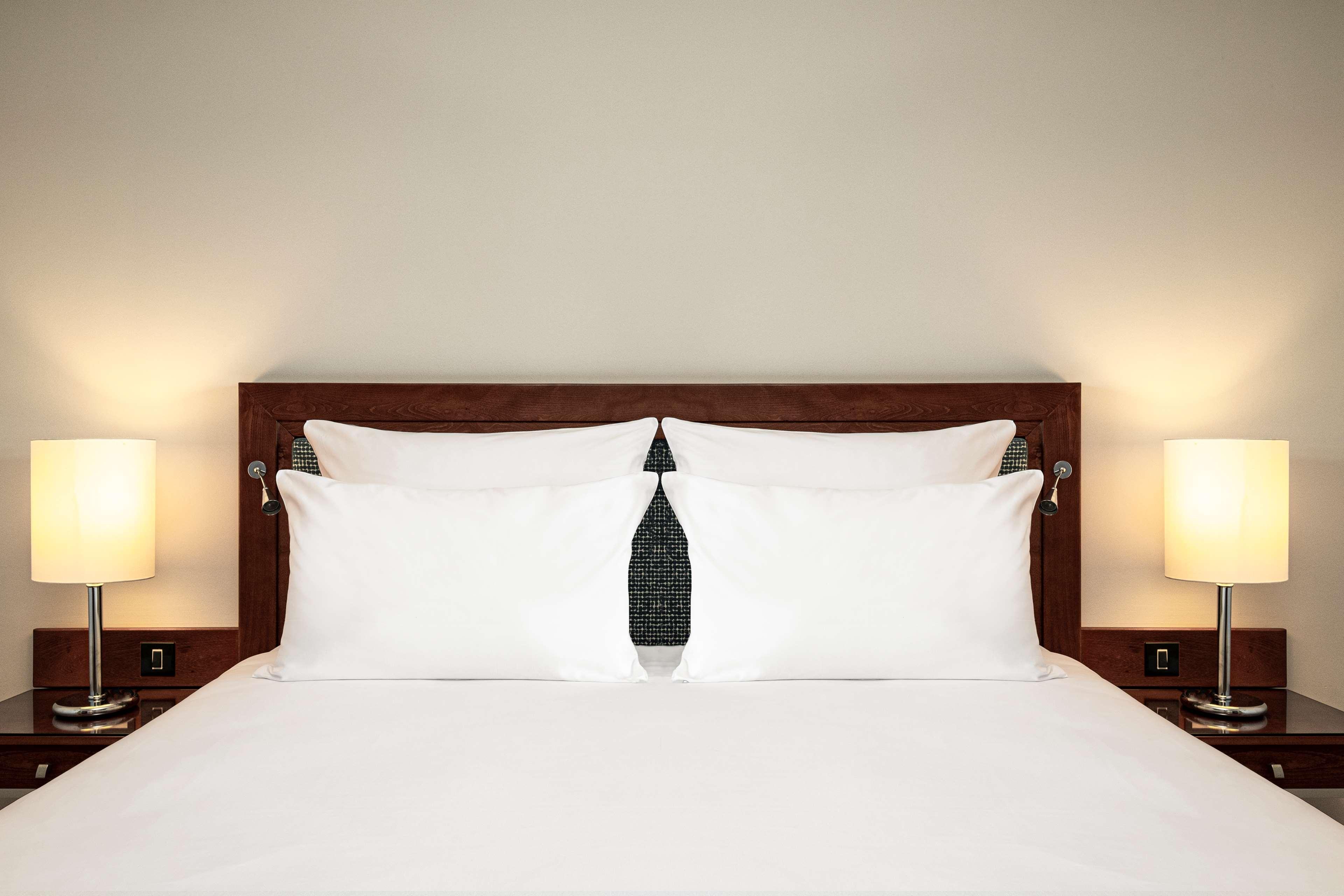 Radisson Blu Resort, Malta St. Julian'S Exterior foto A bed with two pillows