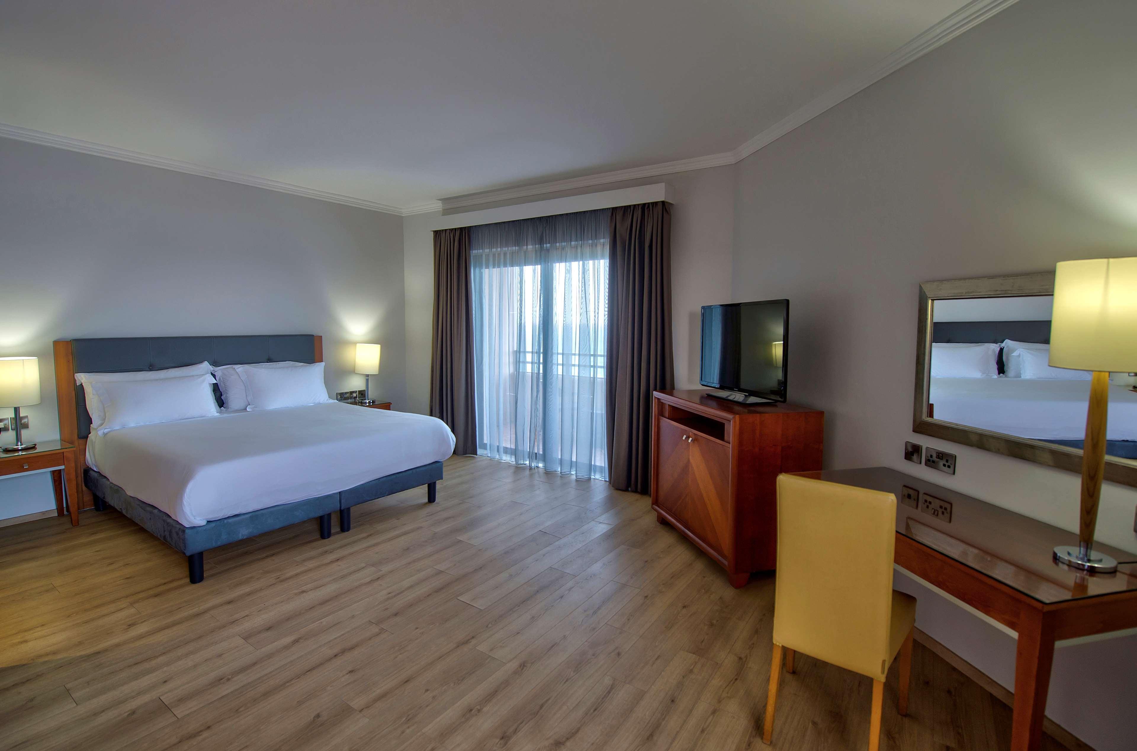 Radisson Blu Resort, Malta St. Julian'S Exterior foto A room at the hotel