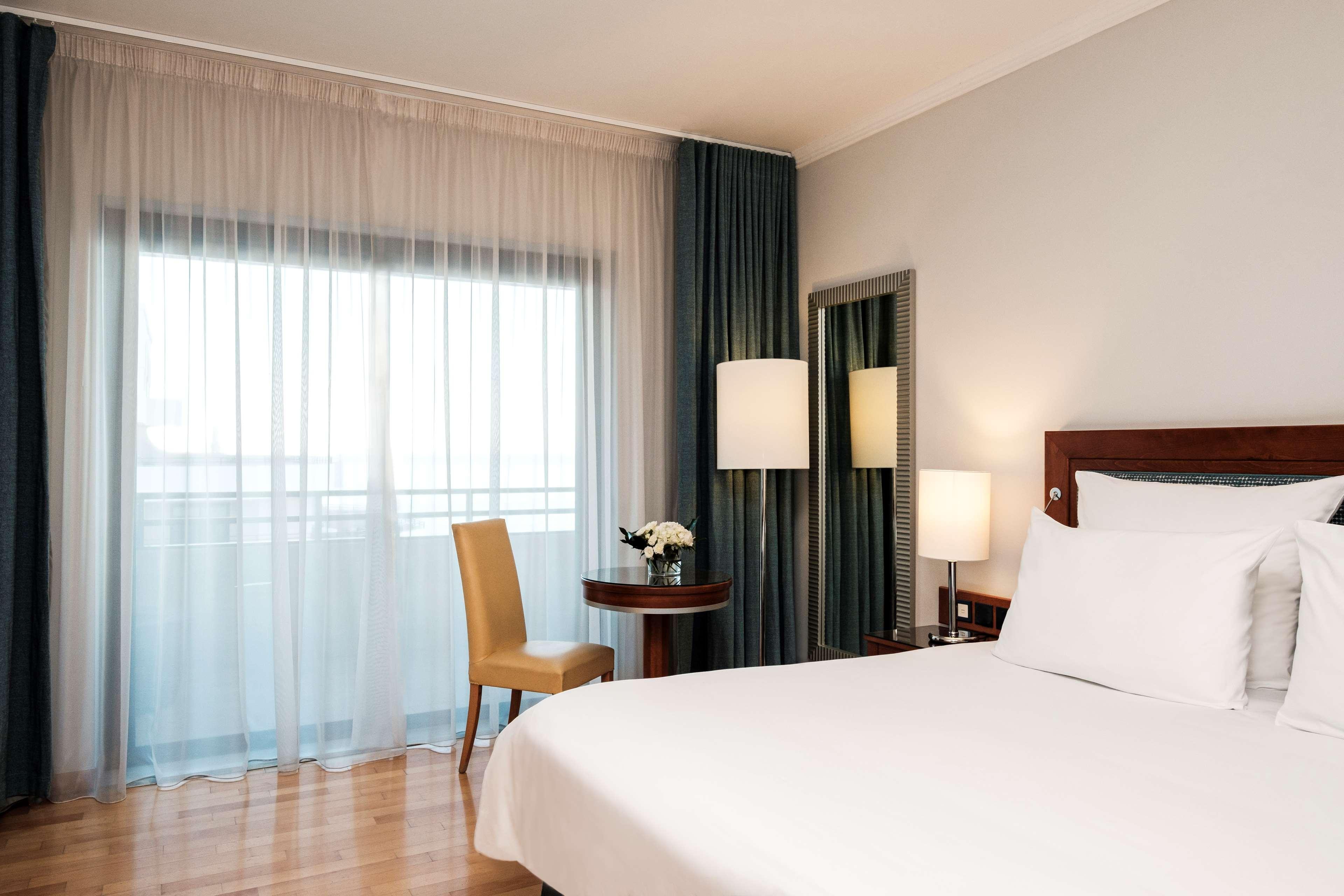 Radisson Blu Resort, Malta St. Julian'S Exterior foto A room at the hotel