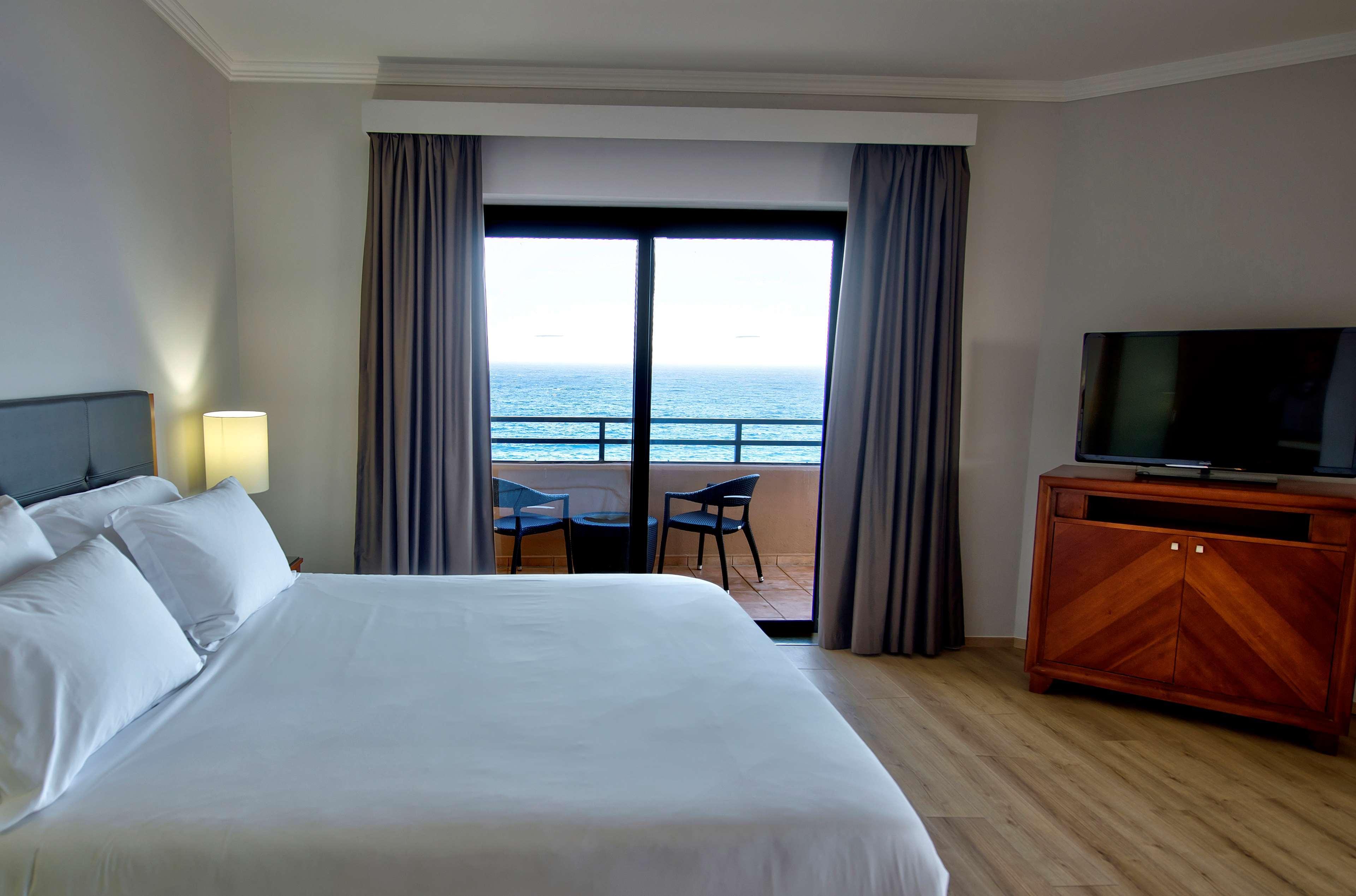 Radisson Blu Resort, Malta St. Julian'S Exterior foto A bedroom at the Hilton San Diego Bayfront