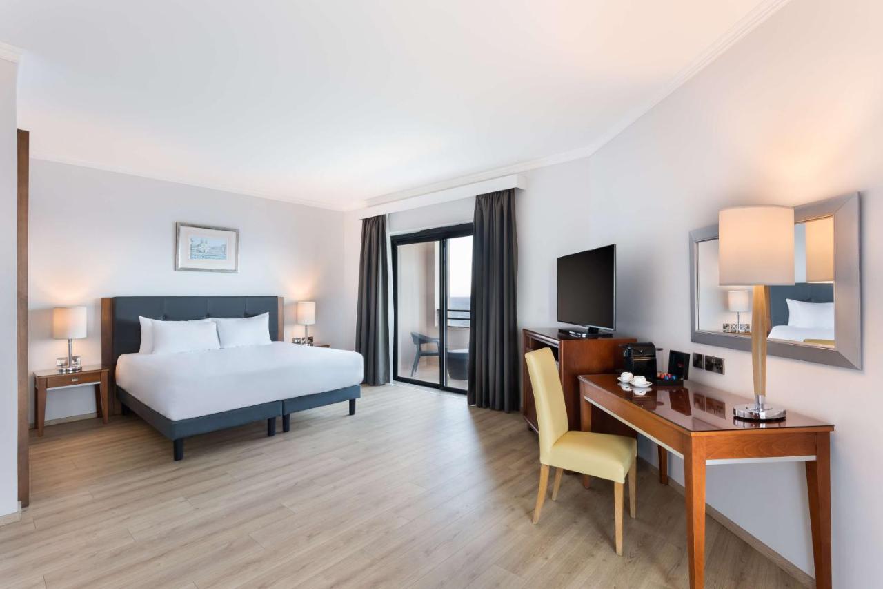 Radisson Blu Resort, Malta St. Julian'S Exterior foto A room at the hotel