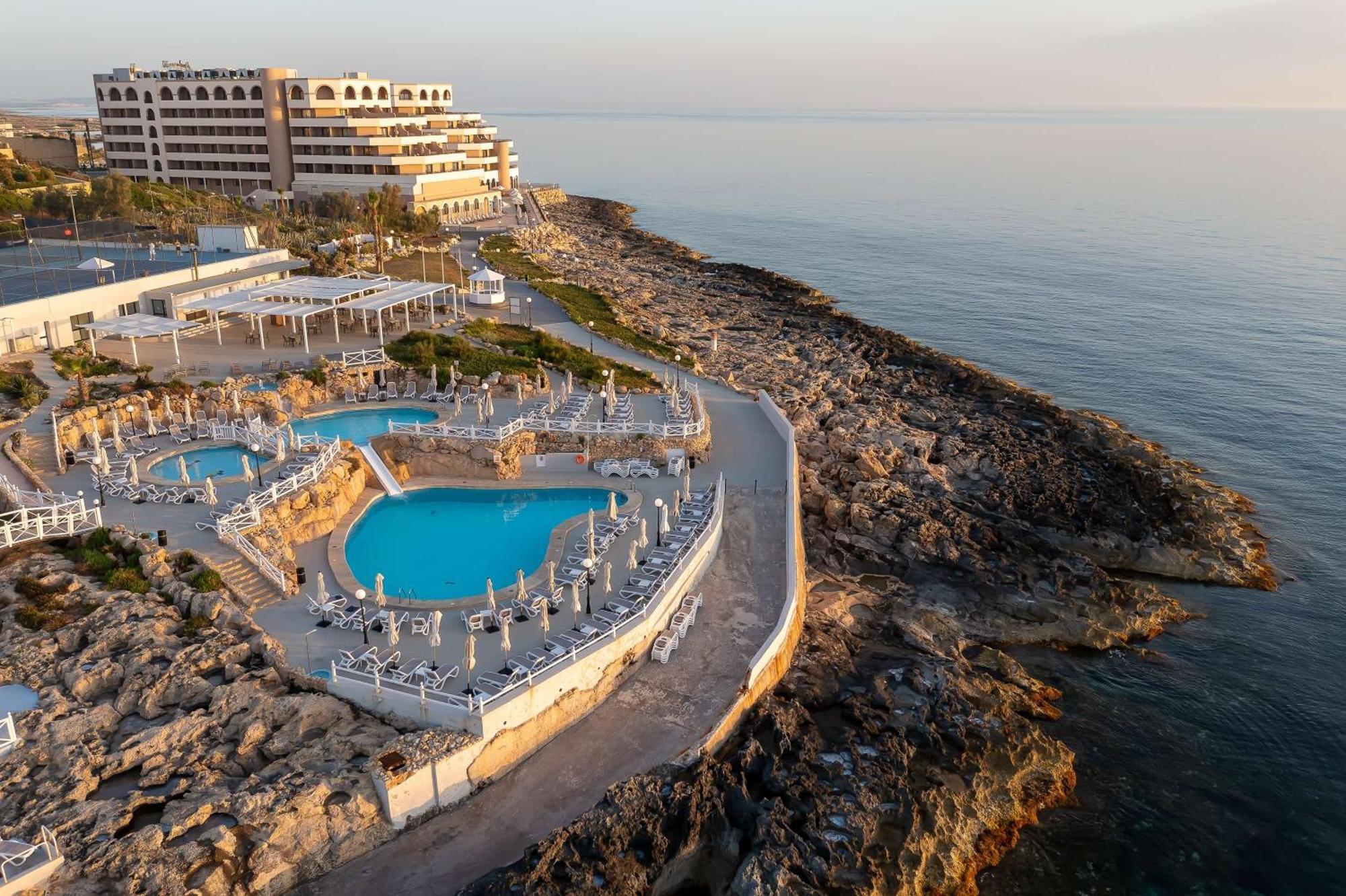 Radisson Blu Resort, Malta St. Julian'S Exterior foto Aerial view of the resort