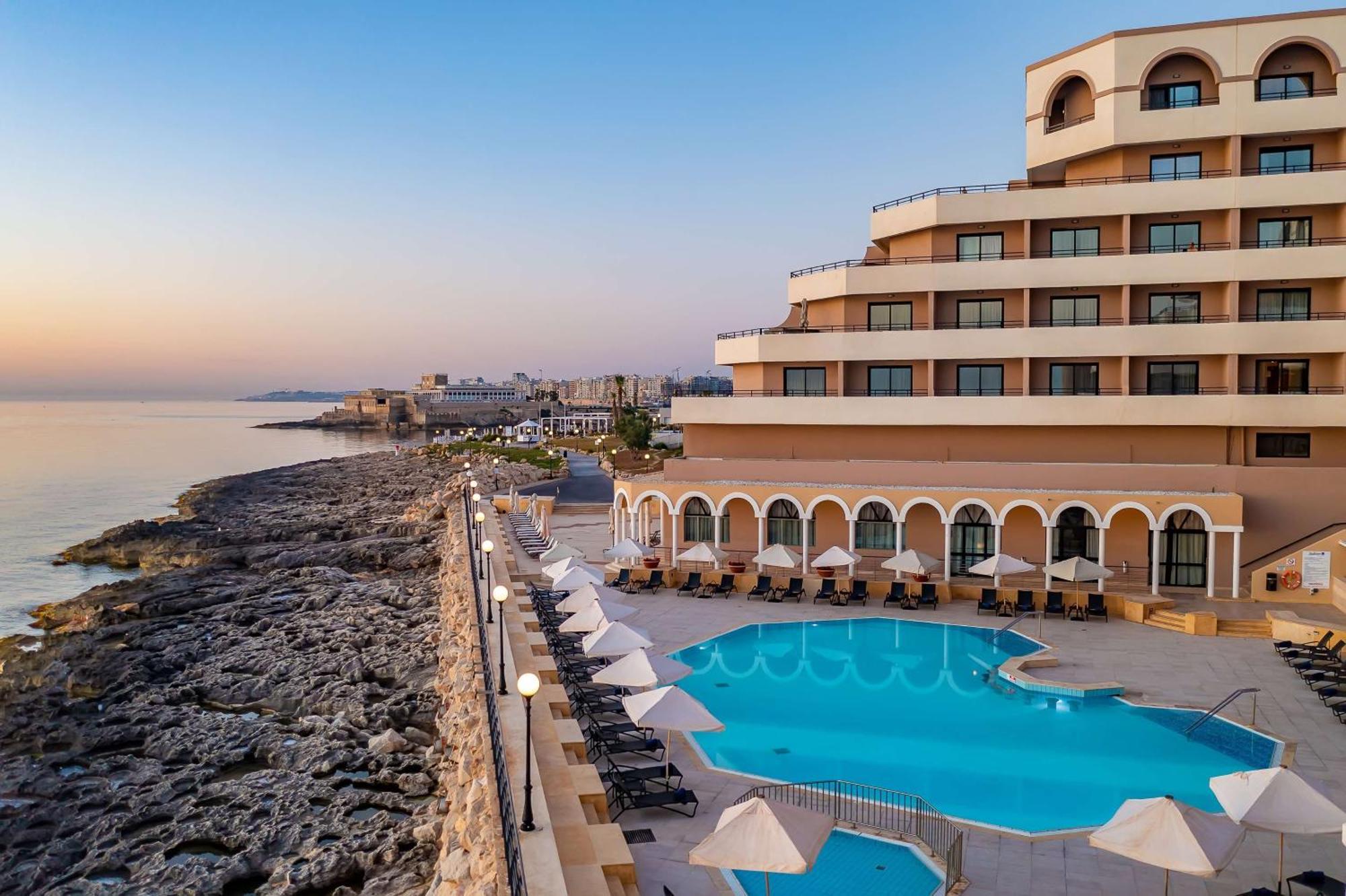 Radisson Blu Resort, Malta St. Julian'S Exterior foto The hotel's pool